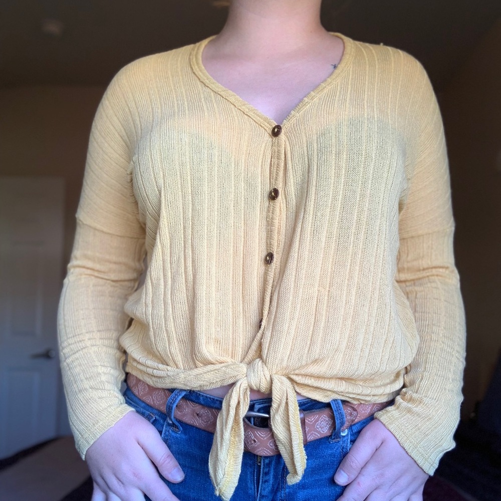 Button up - Picture 2 of 3